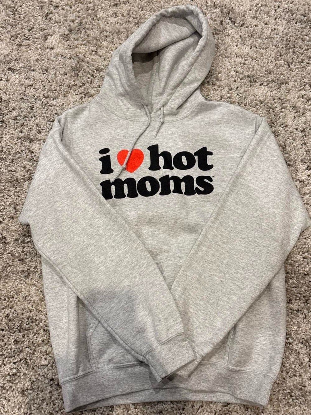 Gray 'I ♥ Hot Moms' Graphic Hoodie